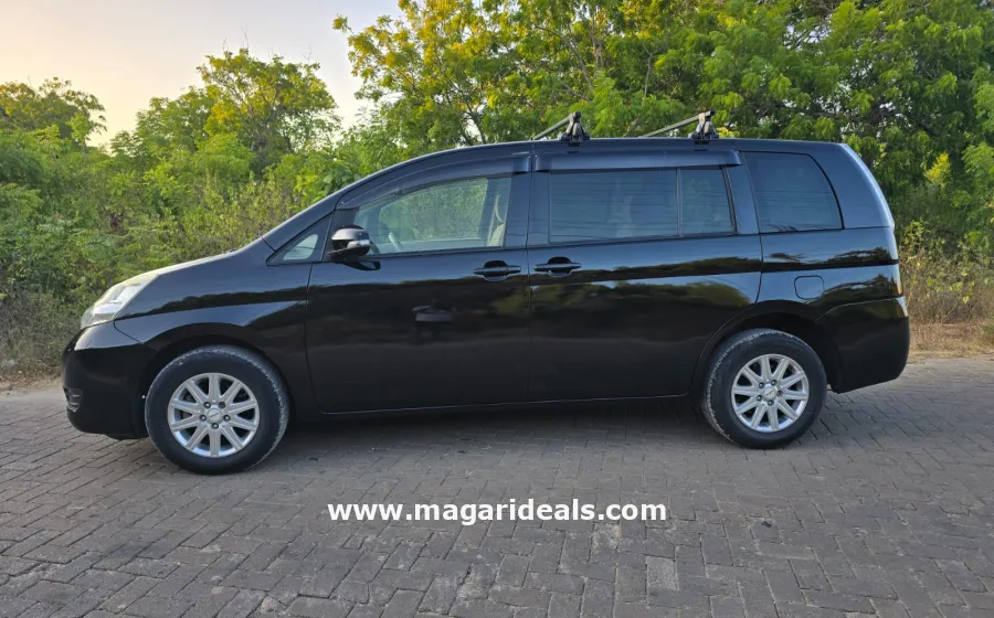 TOYOTA ISIS 2015 Mombasa in Kenya for Sale | Magari Deals